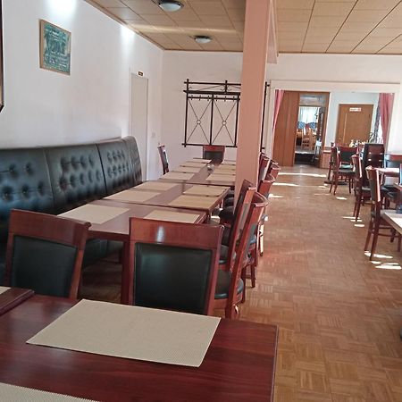 Hotel & Restaurant Zum Adlersberg Schleusingen エクステリア 写真