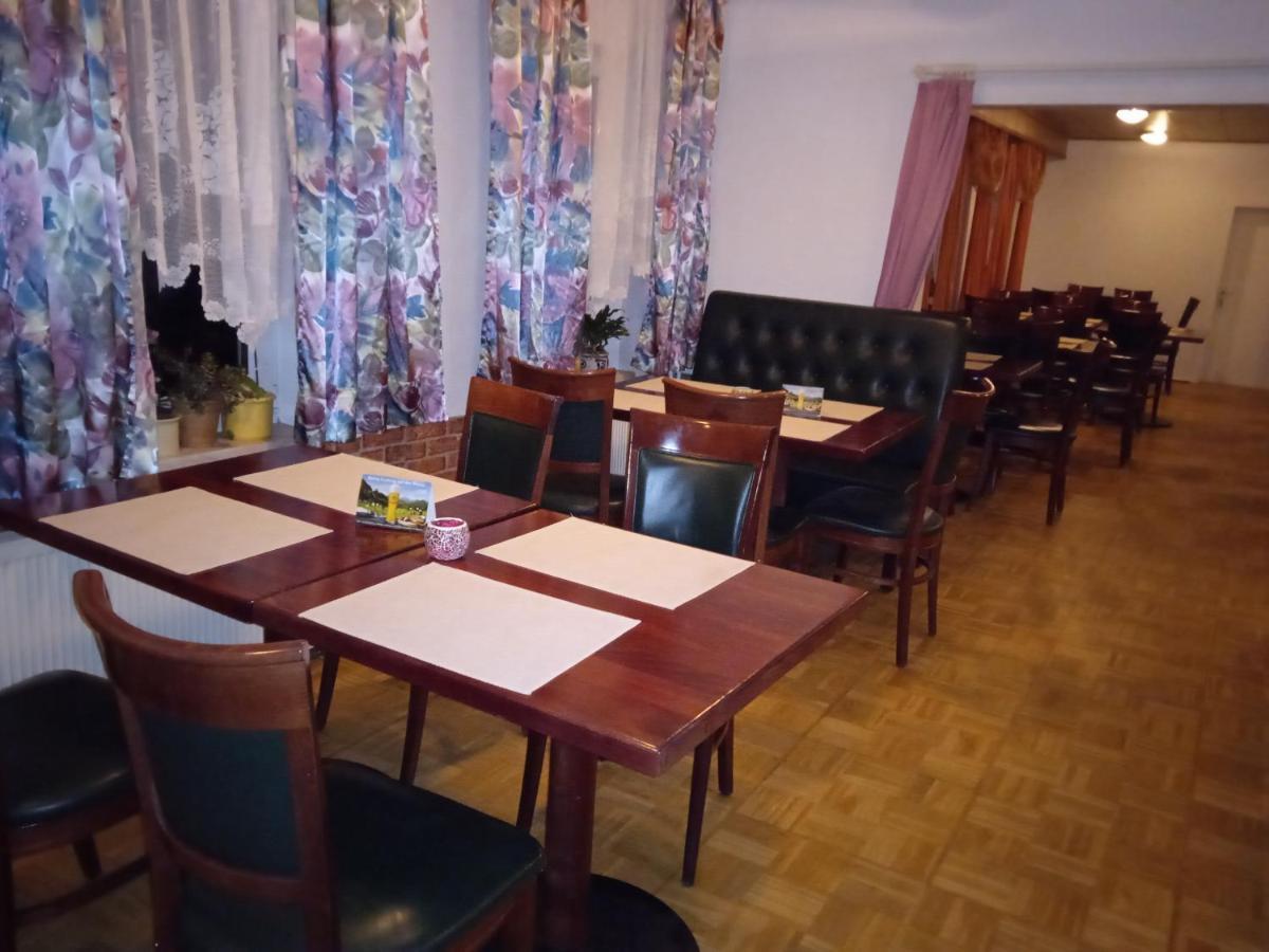 Hotel & Restaurant Zum Adlersberg Schleusingen エクステリア 写真