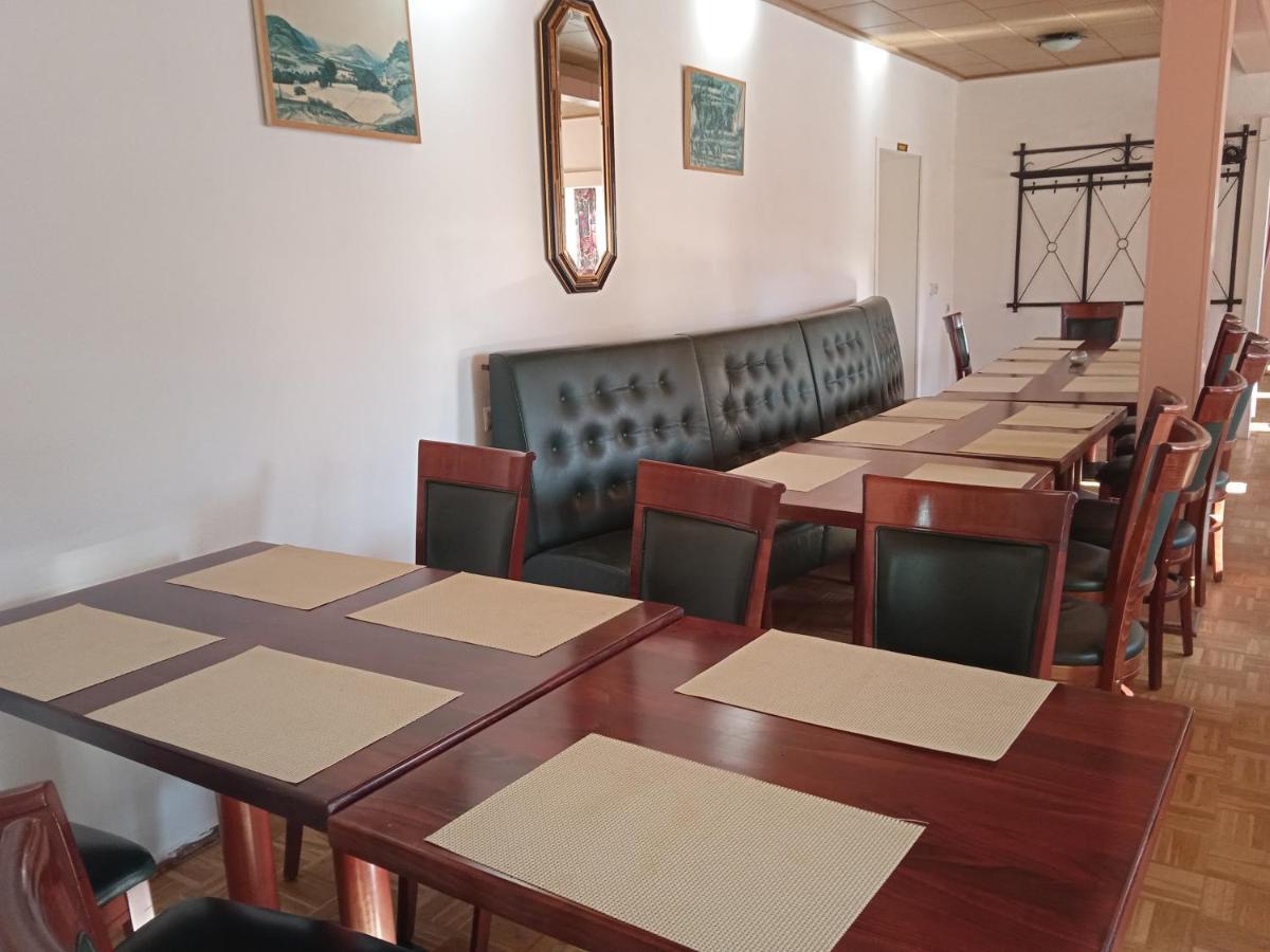 Hotel & Restaurant Zum Adlersberg Schleusingen エクステリア 写真